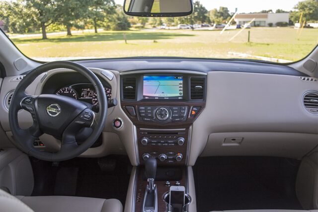 2017 Nissan Pathfinder 3.jpg