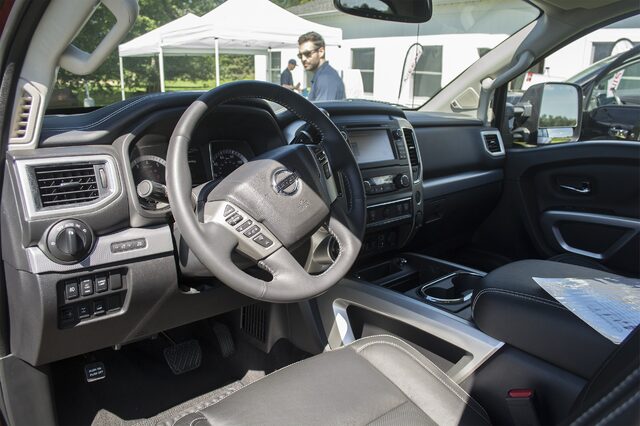 2017 Nissan Titan 3.jpg