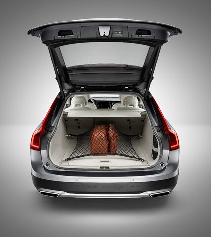 198554_New_Volvo_V90_Cross_Country_detail_loading_space.jpg