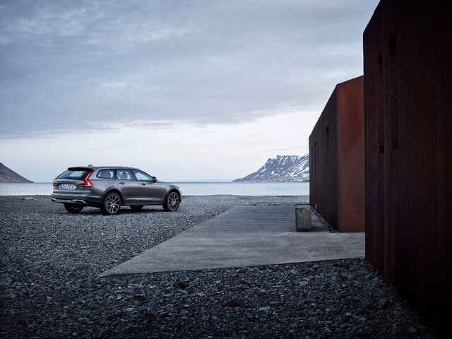 198561_New_Volvo_V90_Cross_Country_location.jpg