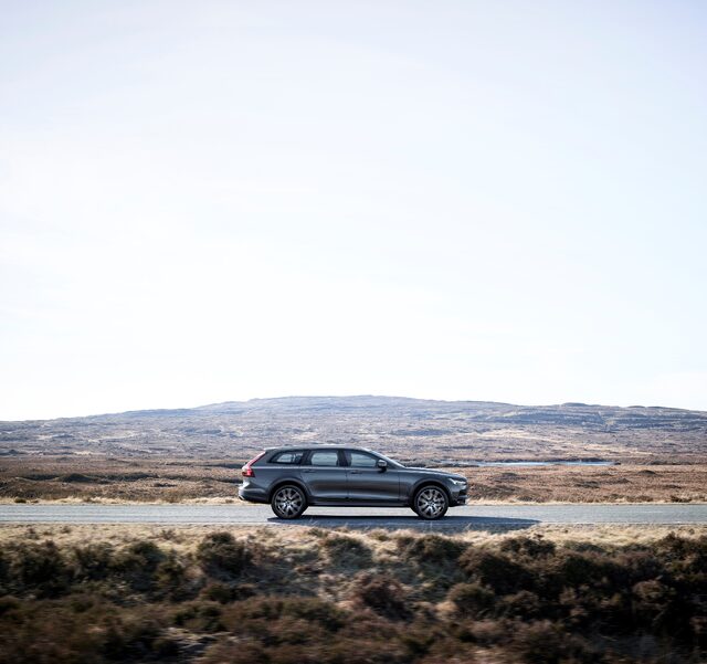 198570_New_Volvo_V90_Cross_Country_Driving.jpg