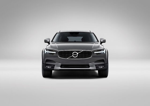 198584_New_Volvo_V90_Cross_Country_Studio.jpg