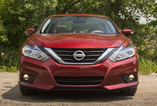 2016 Nissan Altima 2.5 SL Front View