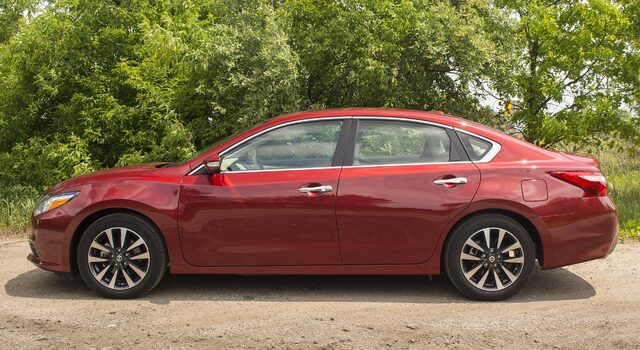 2016 Nissan Altima 2.5 SL Side Profile
