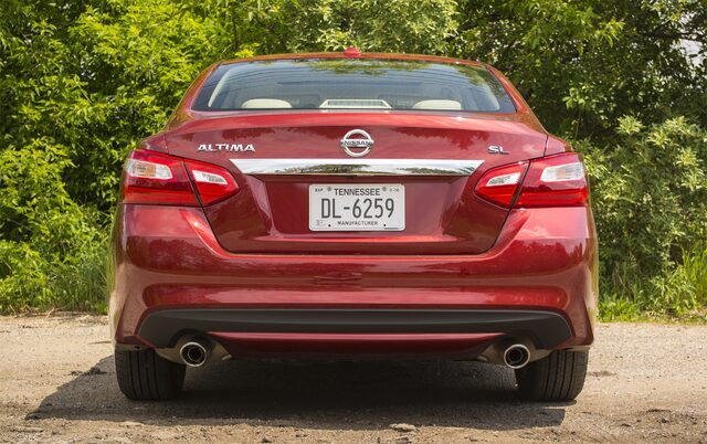 2016 Nissan Altima 2.5 SL Rear View