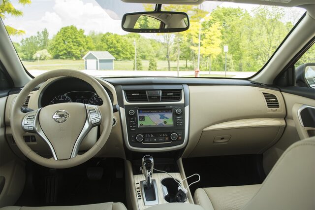 2016 Nissan Altima 2.5 SL Interior with Navigation Screen