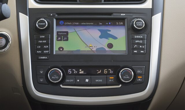 2016 Nissan Altima 2.5 SL NissanConnect Navigation and Climate Controls