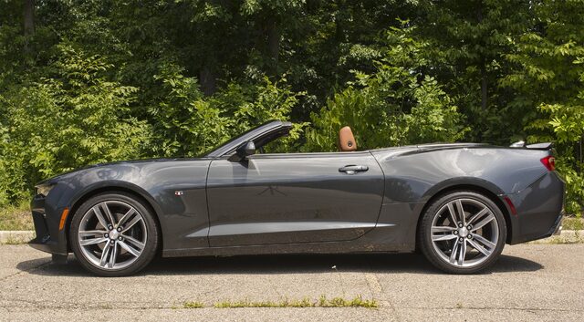 2016 Chevrolet Camaro SS Convertible 2.jpg