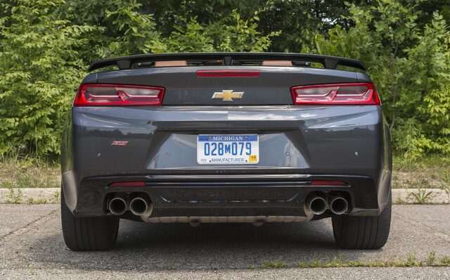 2016 Chevrolet Camaro SS Convertible 3.jpg