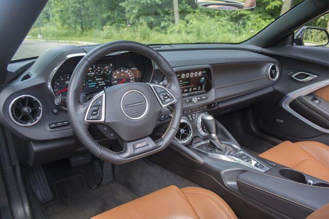 2016 Chevrolet Camaro SS Convertible 9.jpg