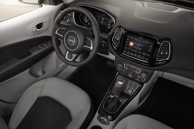 57ea7a76d1571-2017JeepCompass3.jpg