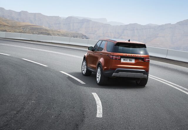 2017 Land Rover Discovery 2.jpg