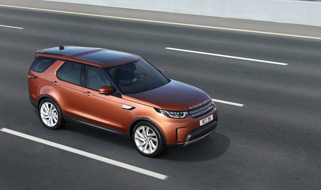 2017 Land Rover Discovery 3.jpg