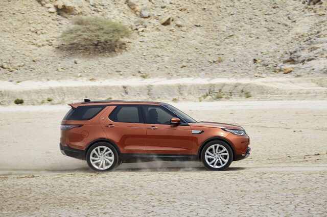 2017 Land Rover Discovery 5.jpg