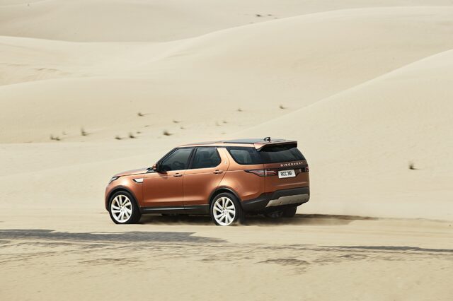 2017 Land Rover Discovery 6.jpg