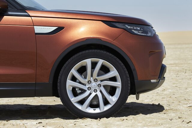 2017 Land Rover Discovery 9.jpg