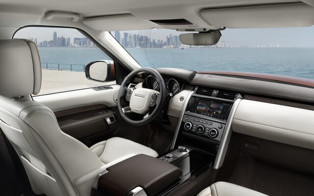 2017 Land Rover Discovery 12.jpg
