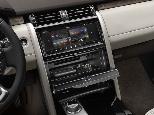 2017 Land Rover Discovery 13.jpg