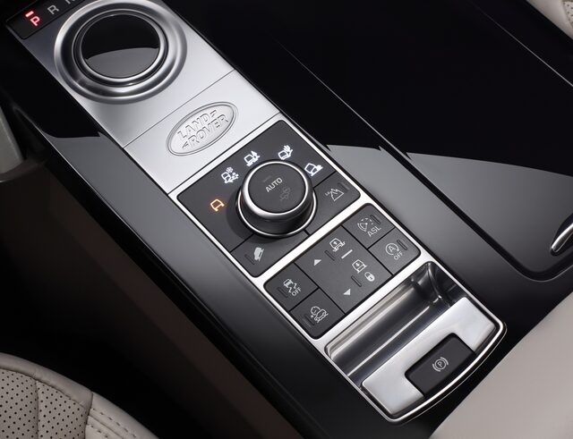 2017 Land Rover Discovery 14.jpg