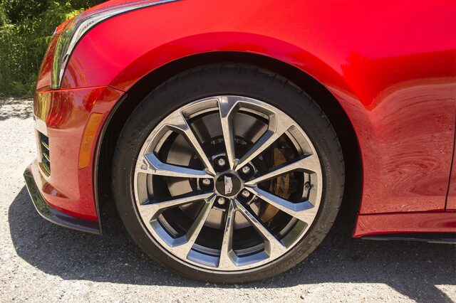 2016 Cadillac ATS-V Coupe Wheel and Brembo Brake Detail