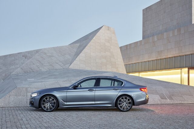 2017 BMW 5 Series 3.jpg