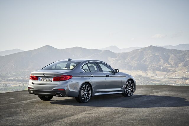 2017 BMW 5 Series 4.jpg