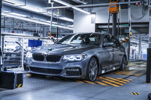 2017 BMW 5 Series 7.jpg