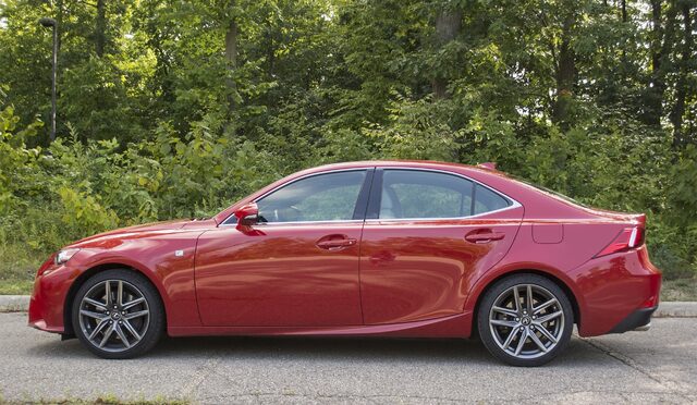 2016 Lexus IS 200t F Sport, Side Profile