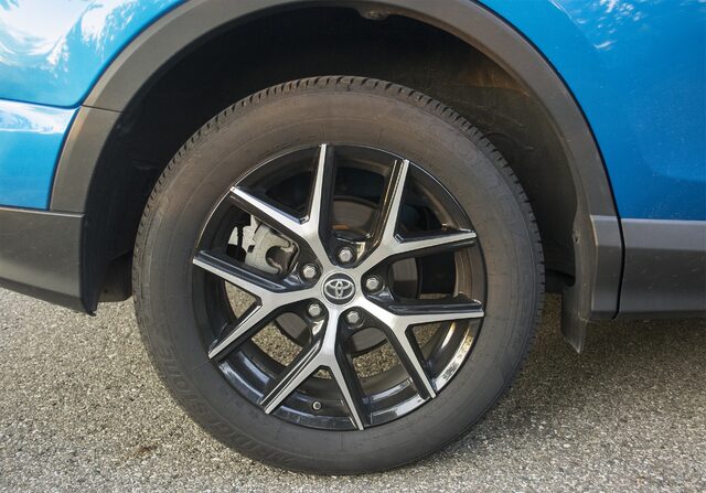 2016 Toyota RAV4 SE 4.jpg