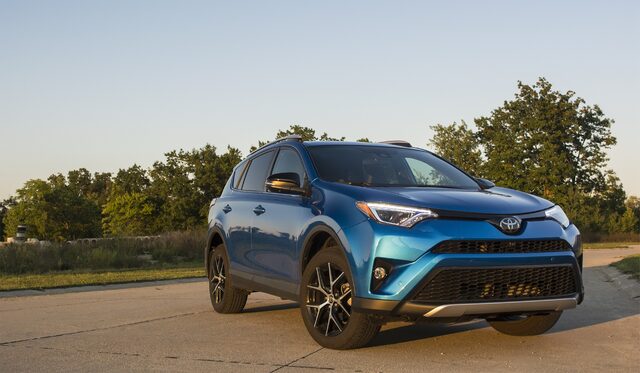2016 Toyota RAV4 SE 5.jpg