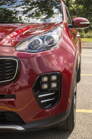 2017 Kia Sportage SX Turbo, HID headlight and LED fog light detail