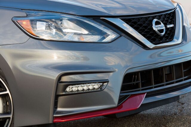 2017 Nissan Sentra NISMO 11.jpg