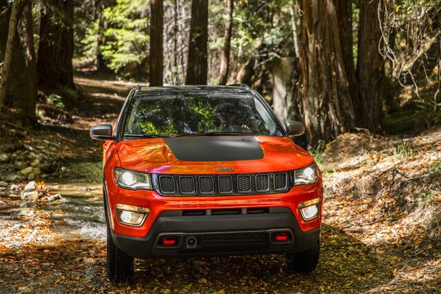 582e0c313a458-2017JeepCompass4.jpg