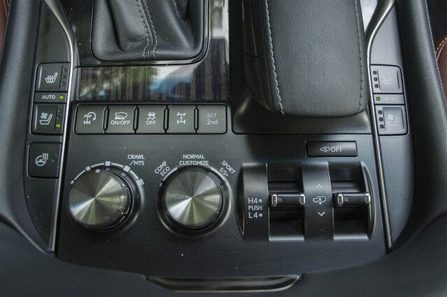 2016 Lexus LX 570 Center Console Off-Road Controls