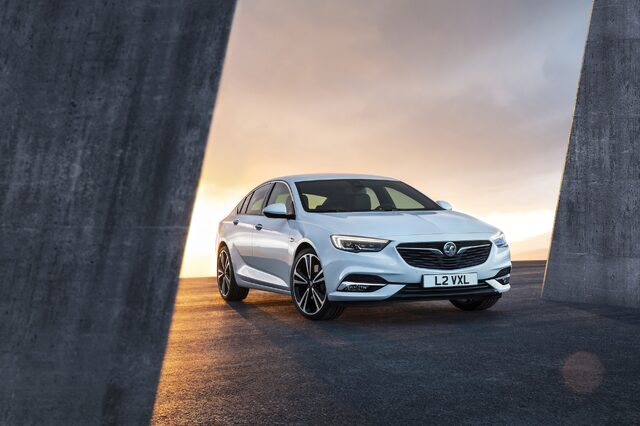 2017 Vauxhall Insignia Grand Sport 5.jpg