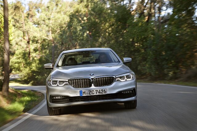 585721808fd90-2018BMW530eiPerformance1.jpg