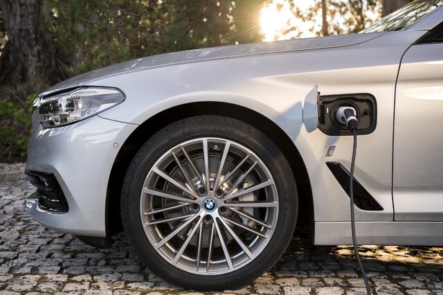 2018 BMW 530e iPerformance 6.jpg