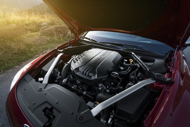 2018 Kia Stinger GT, 3.3L Twin-Turbo V6 Engine Bay