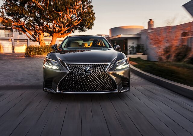 2018 Lexus LS 500 5.jpg