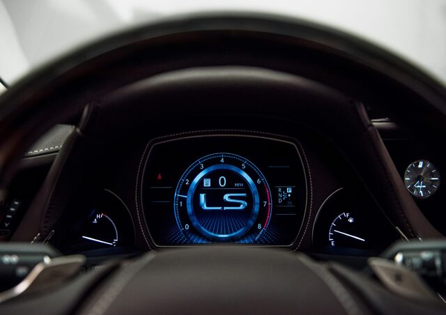 2018 Lexus LS 500 11.jpg