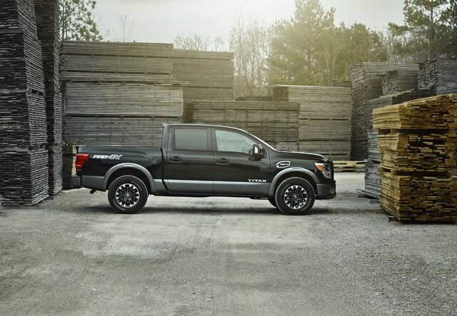 2017-Nissan-TITAN-Crew-Cab-01.jpg
