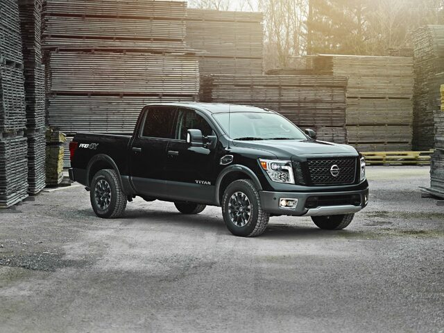 2017_Nissan_TITAN_Crew_Cab_03.jpg