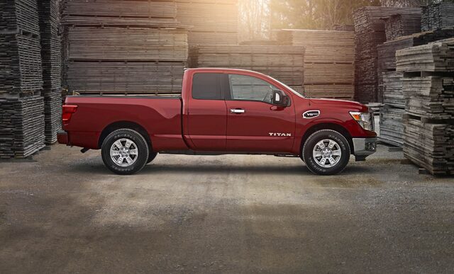 2017_Nissan_TITAN_King_Cab_02.jpg