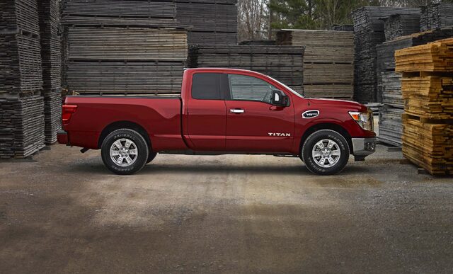 2017_Nissan_TITAN_King_Cab_03.jpg