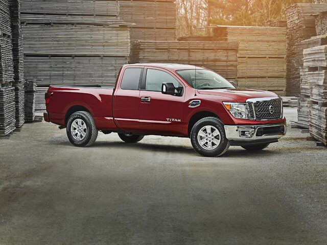 2017_Nissan_TITAN_King_Cab_04.jpg