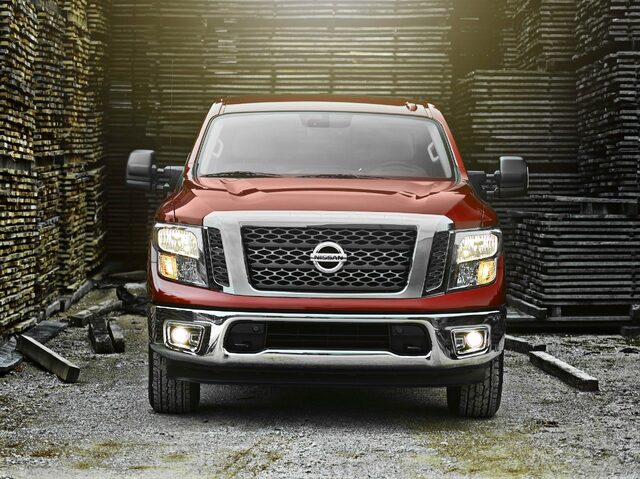 2017_Nissan_TITAN_King_Cab_05.jpg