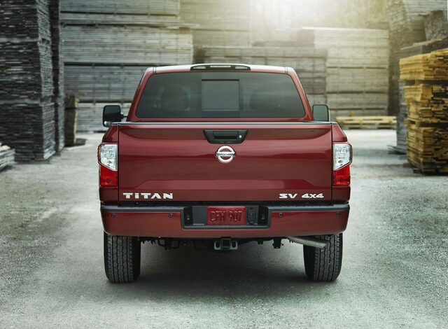 2017_Nissan_TITAN_King_Cab_06.jpg