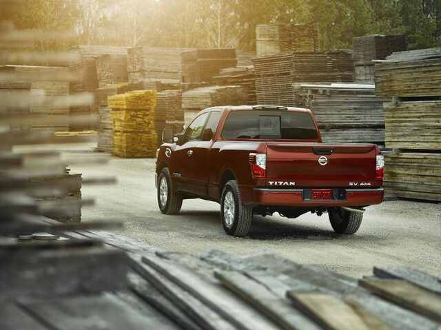 2017_Nissan_TITAN_King_Cab_07.jpg