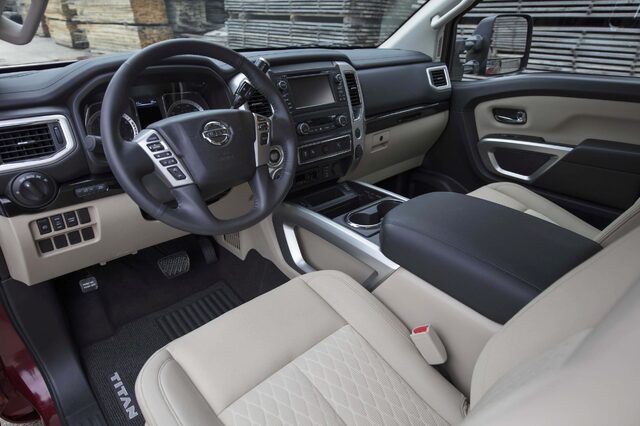 2017_Nissan_TITAN_King_Cab_15.jpg