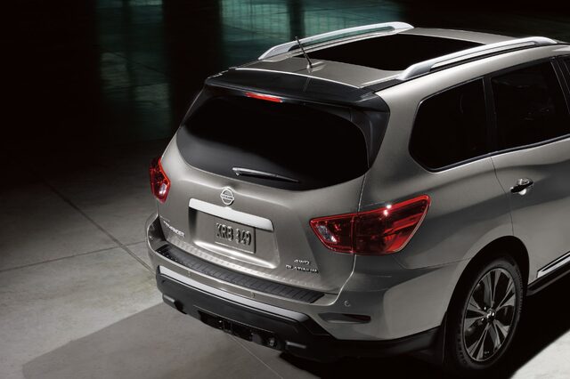 Nissan Pathfinder Midnight Edition